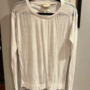 Like new - Alice + Olivia white top. Size Medium